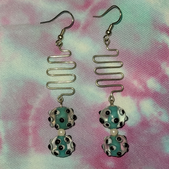 Fun handmade earrings - Picture 1 of 2